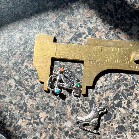 Vintage 16 sterling charm - Picture 3 of 3